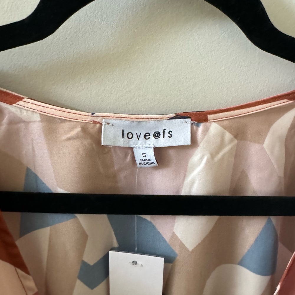 Tie-front patterned blouse - Picture 2 of 3